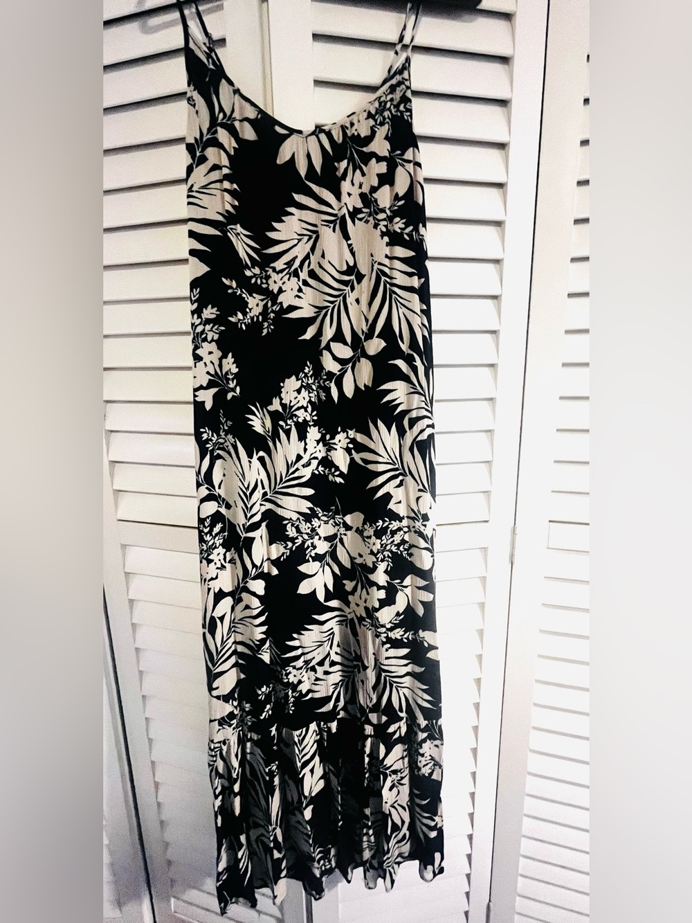 Z Supply Navy and Cream Floral Maxi Dress with Adjustable Straps   S-M